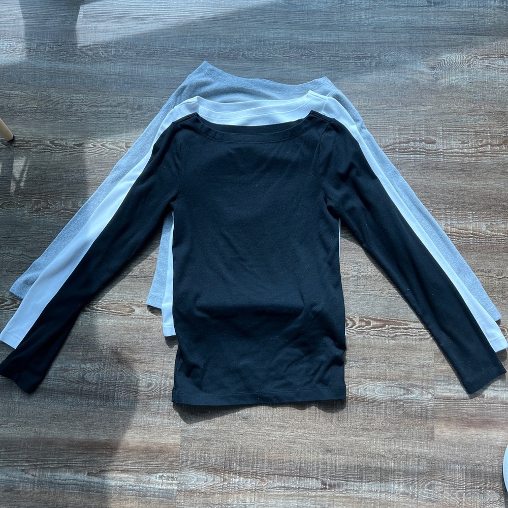 Set of three. White, black and gray Gap boatneck cotton. Tshirts